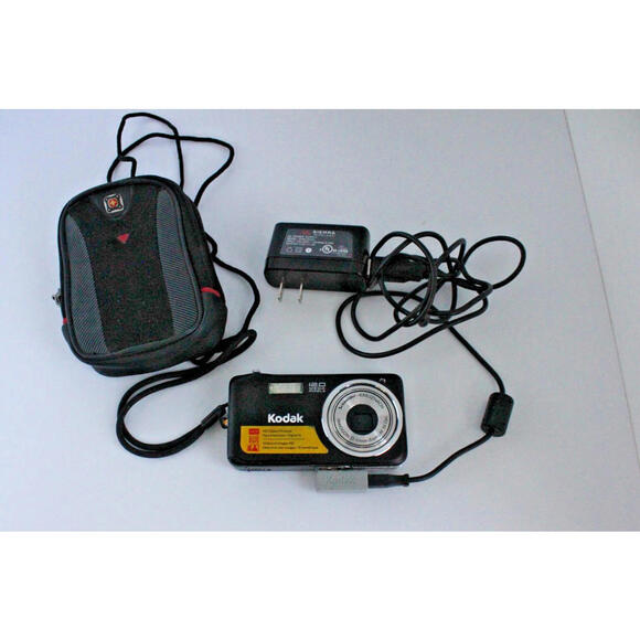 Kodak Easyshare V1233 12 MP Digital Camera Black Case Battery Charger SD